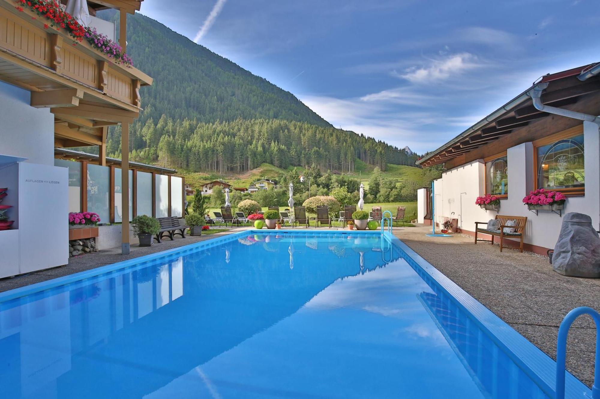 Bergsporthotel Antonie Gries im Sellrain Exterior photo